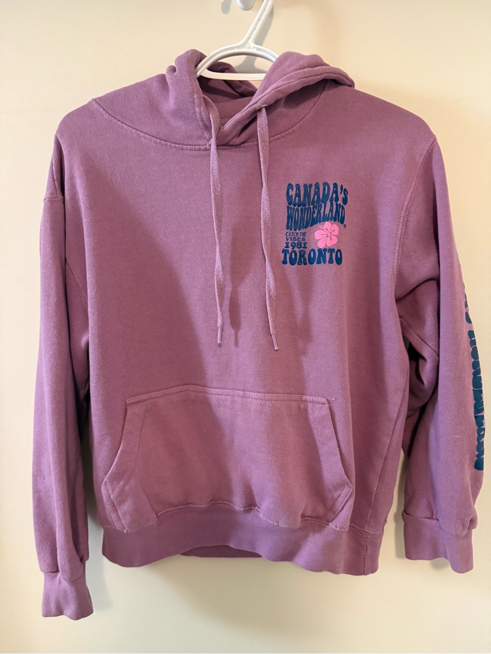 Canada’s Wonderland Hoodie Size Small